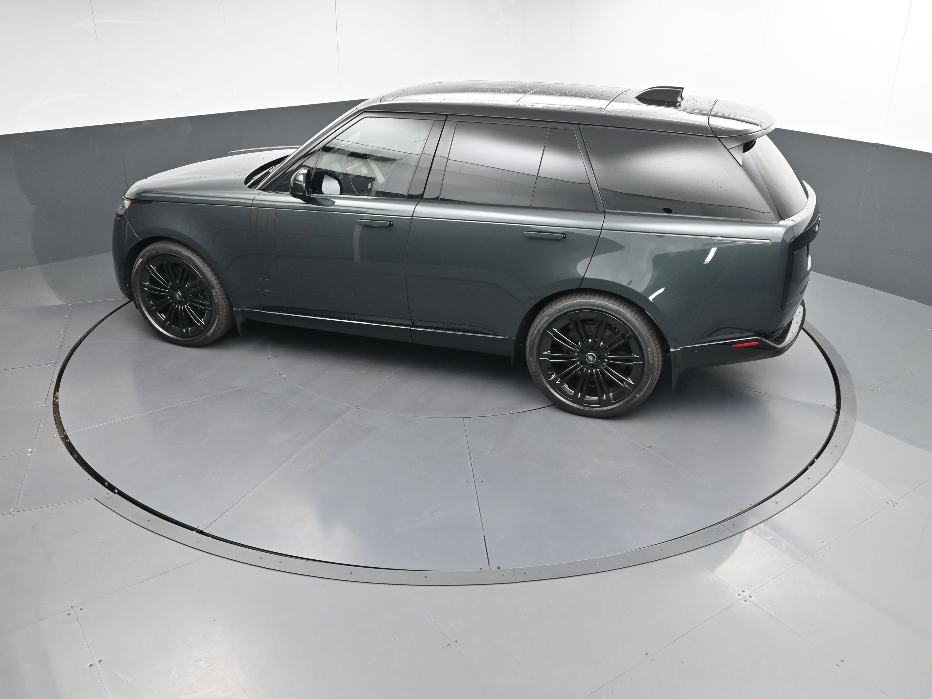 New 2025 Land Rover Range Rover SE image 31