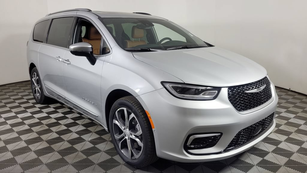 New 2026 Chrysler Pacifica Pinnacle AWD/4WD image 1