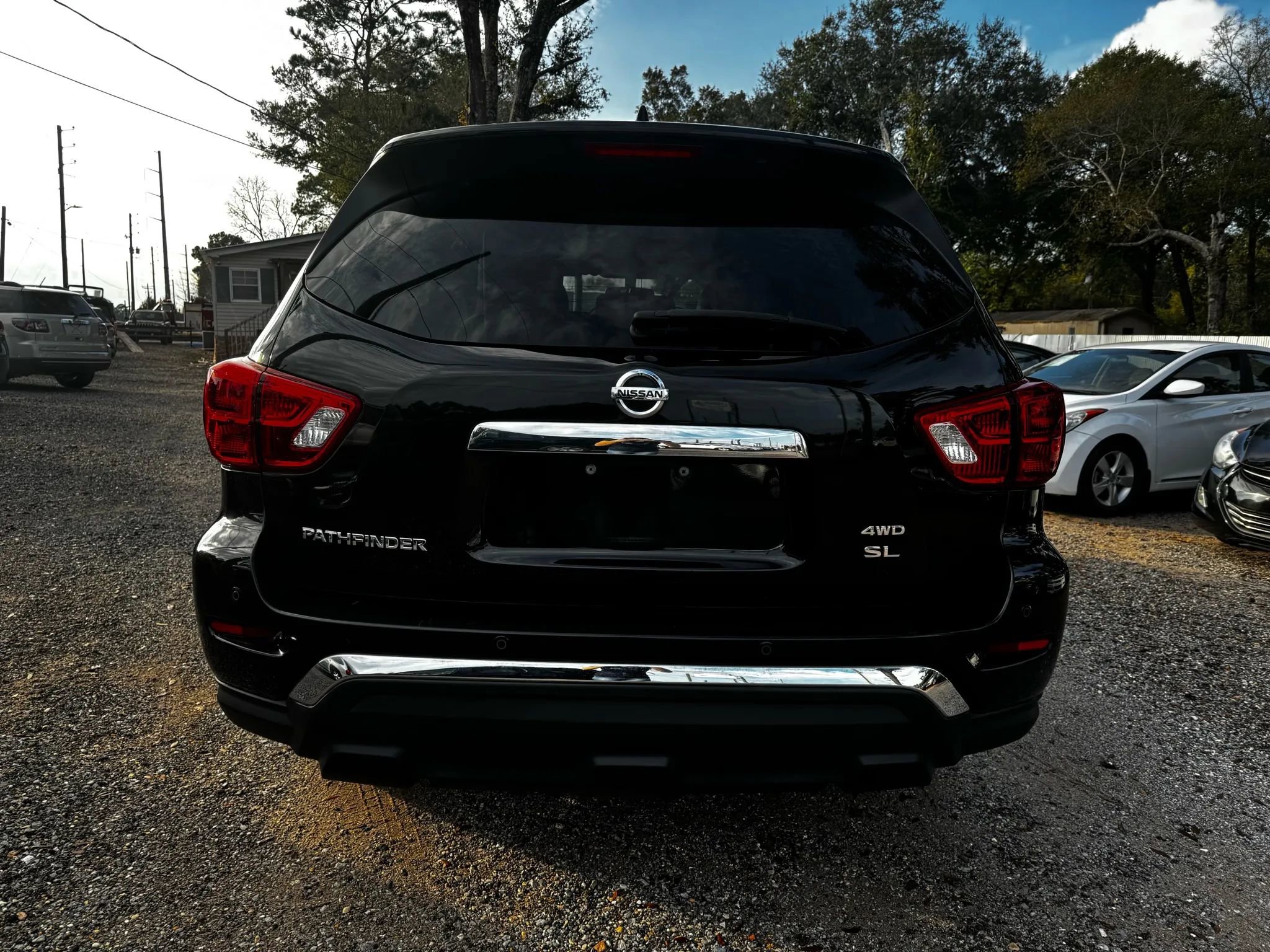 Used 2020 Nissan Pathfinder SL image 4