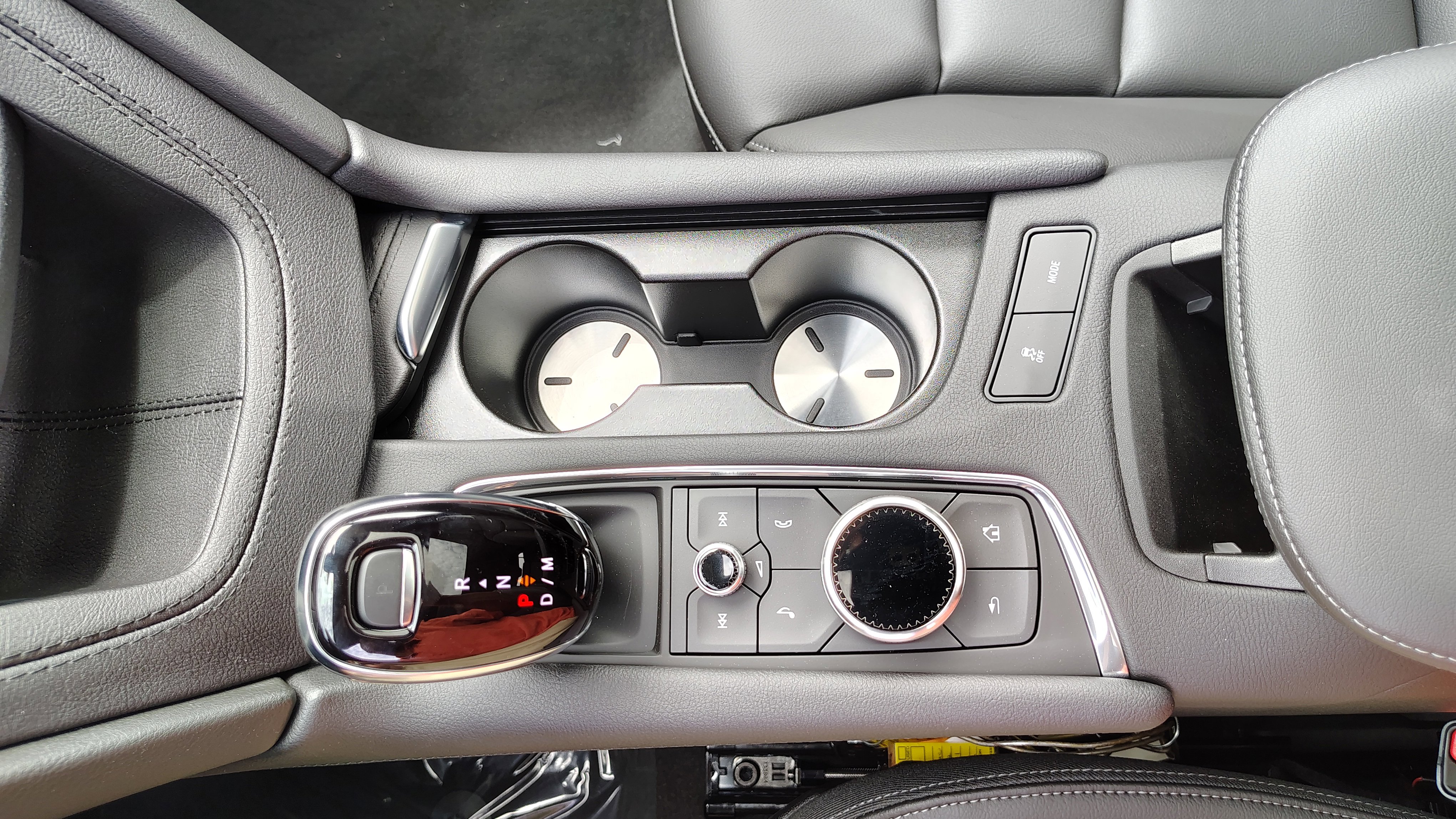 New 2025 Cadillac XT6 Luxury image 28