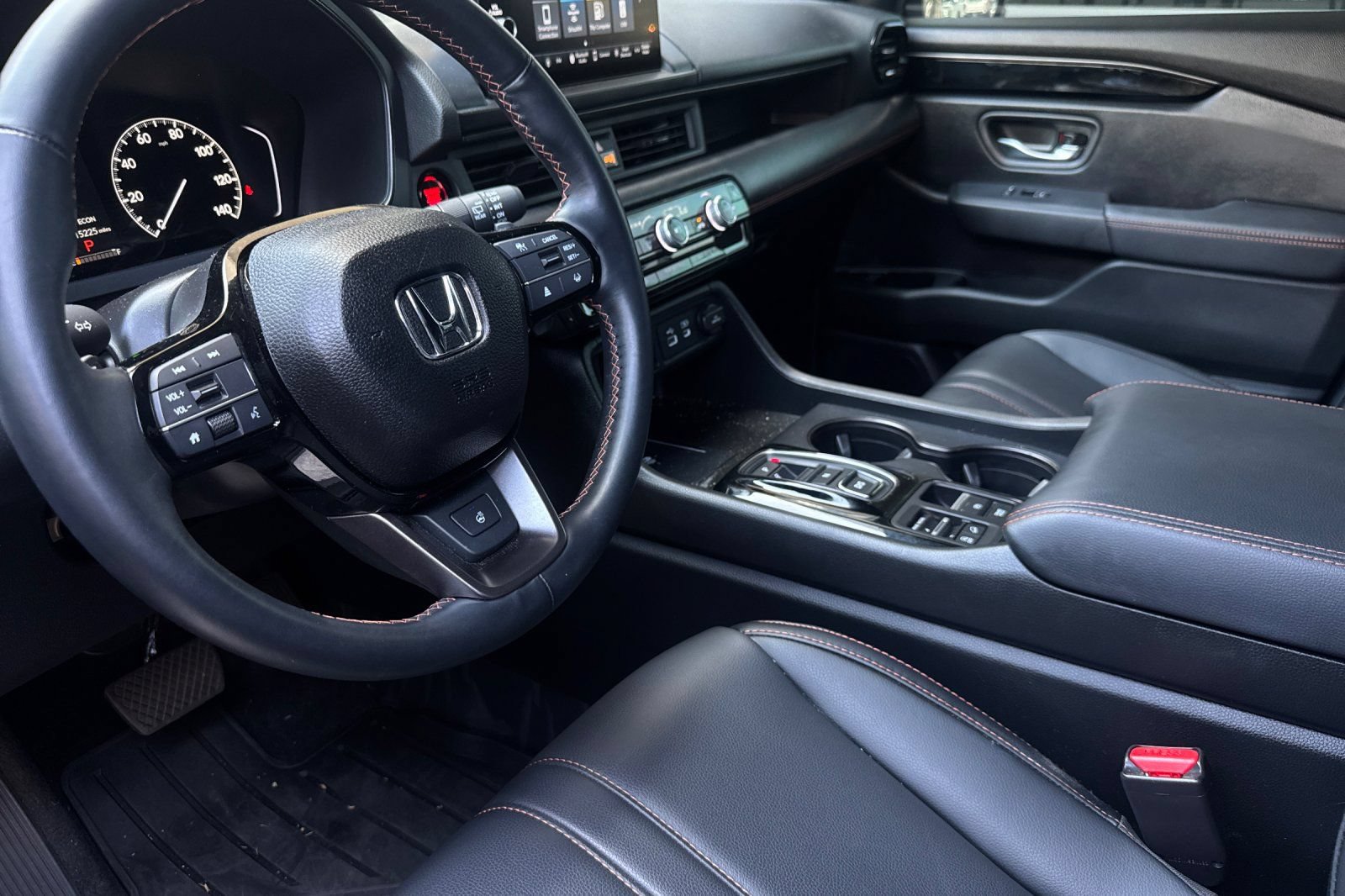 Used 2025 Honda Pilot TrailSport image 7