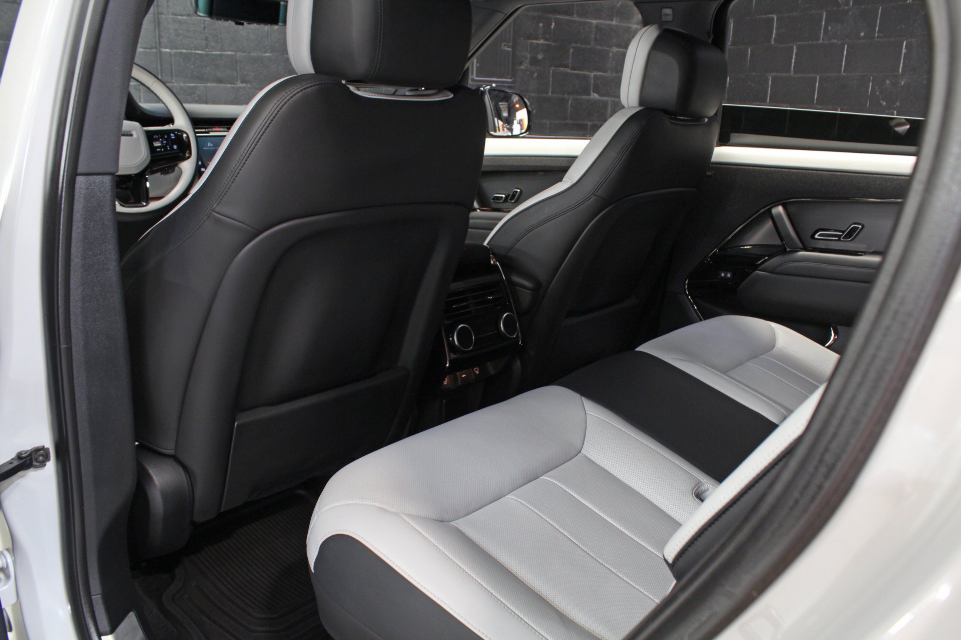 Used 2023 Land Rover Range Rover Sport SE Dynamic AWD/4WD image 36