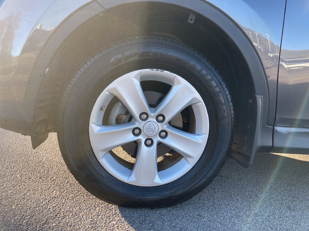 Used 2014 Toyota RAV4 XLE AWD/4WD image 9