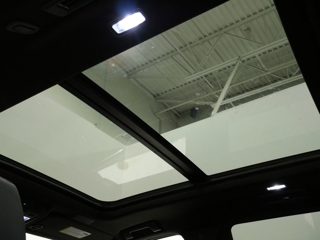 Used 2024 Cadillac Escalade Sport image 4