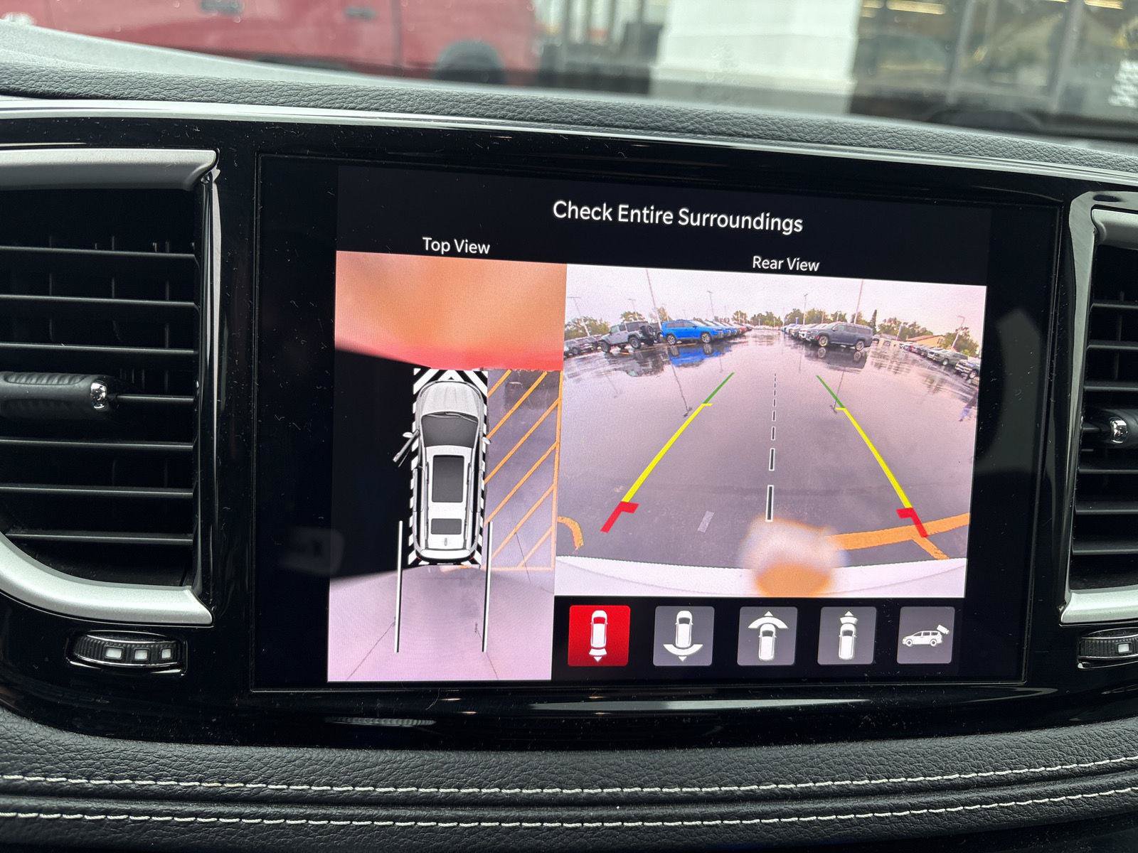 Used 2023 Chrysler Pacifica Touring-L FWD image 21