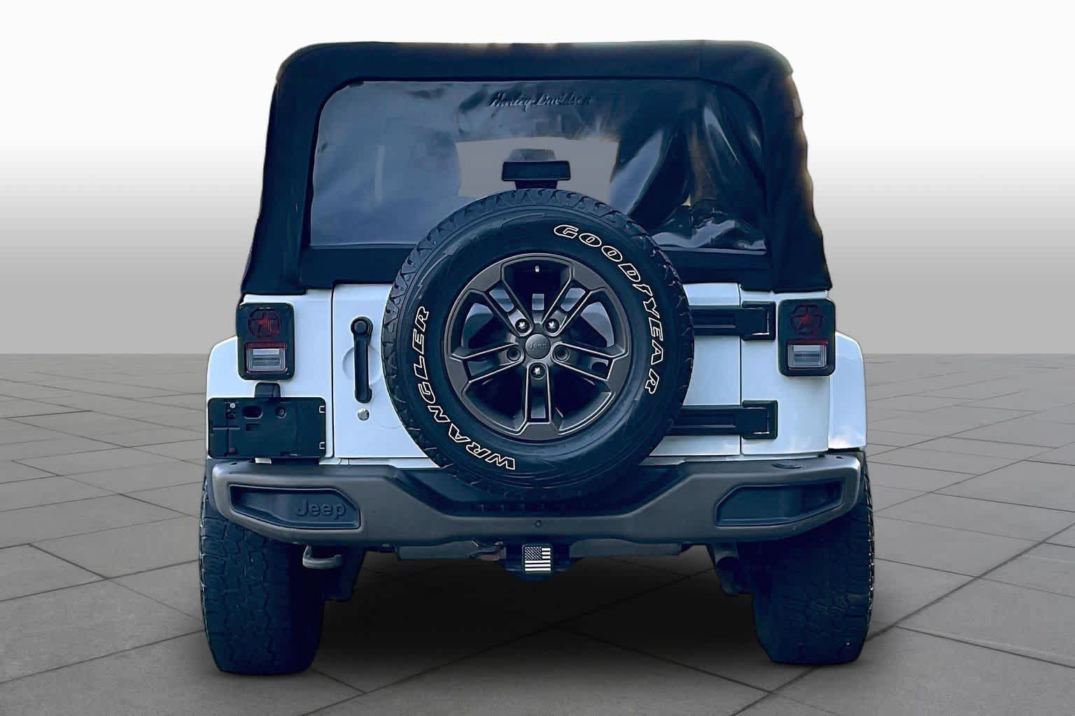Used 2017 Jeep Wrangler Unlimited Sahara AWD/4WD image 4