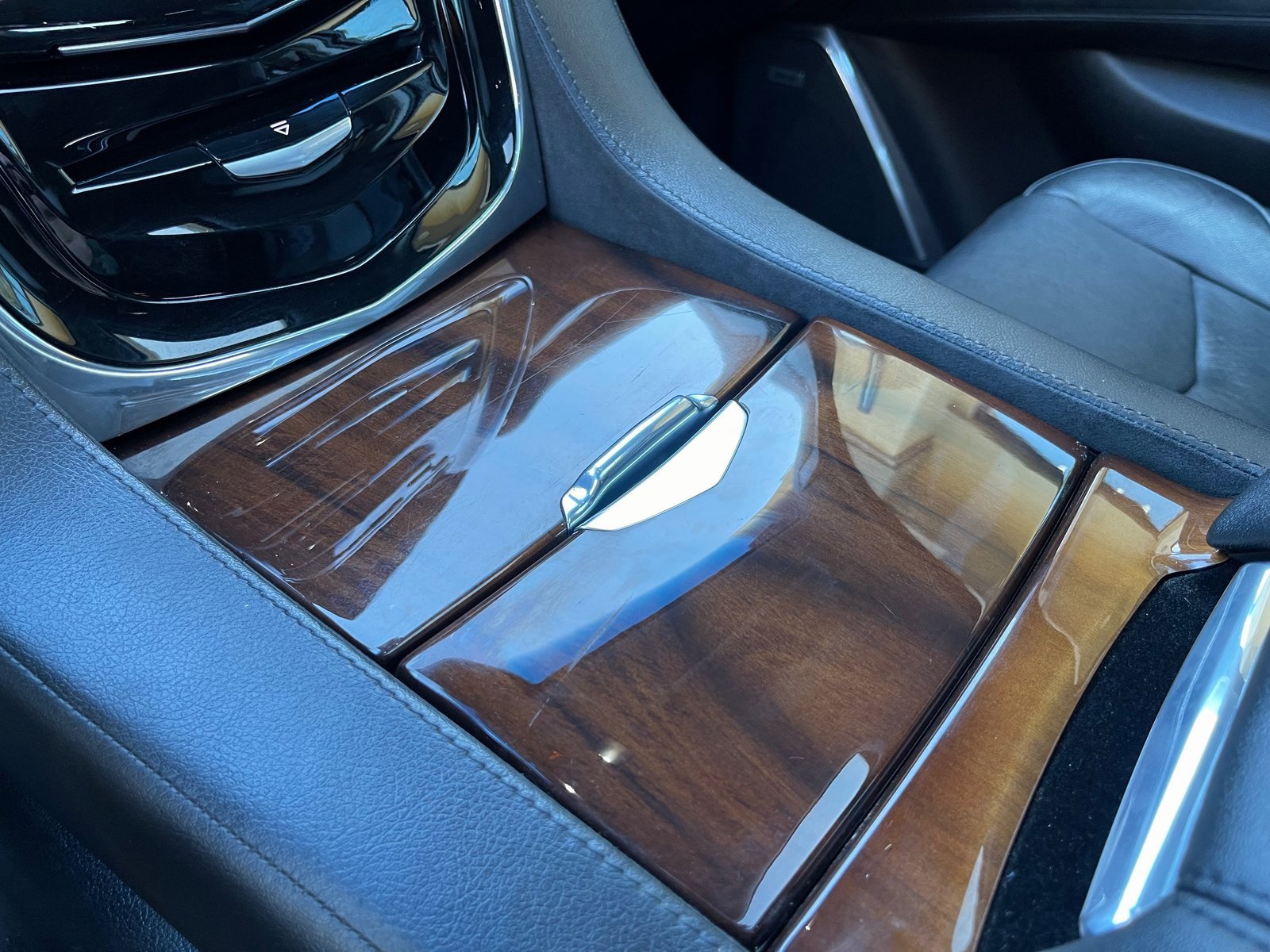 Used 2017 Cadillac Escalade Premium Luxury image 49