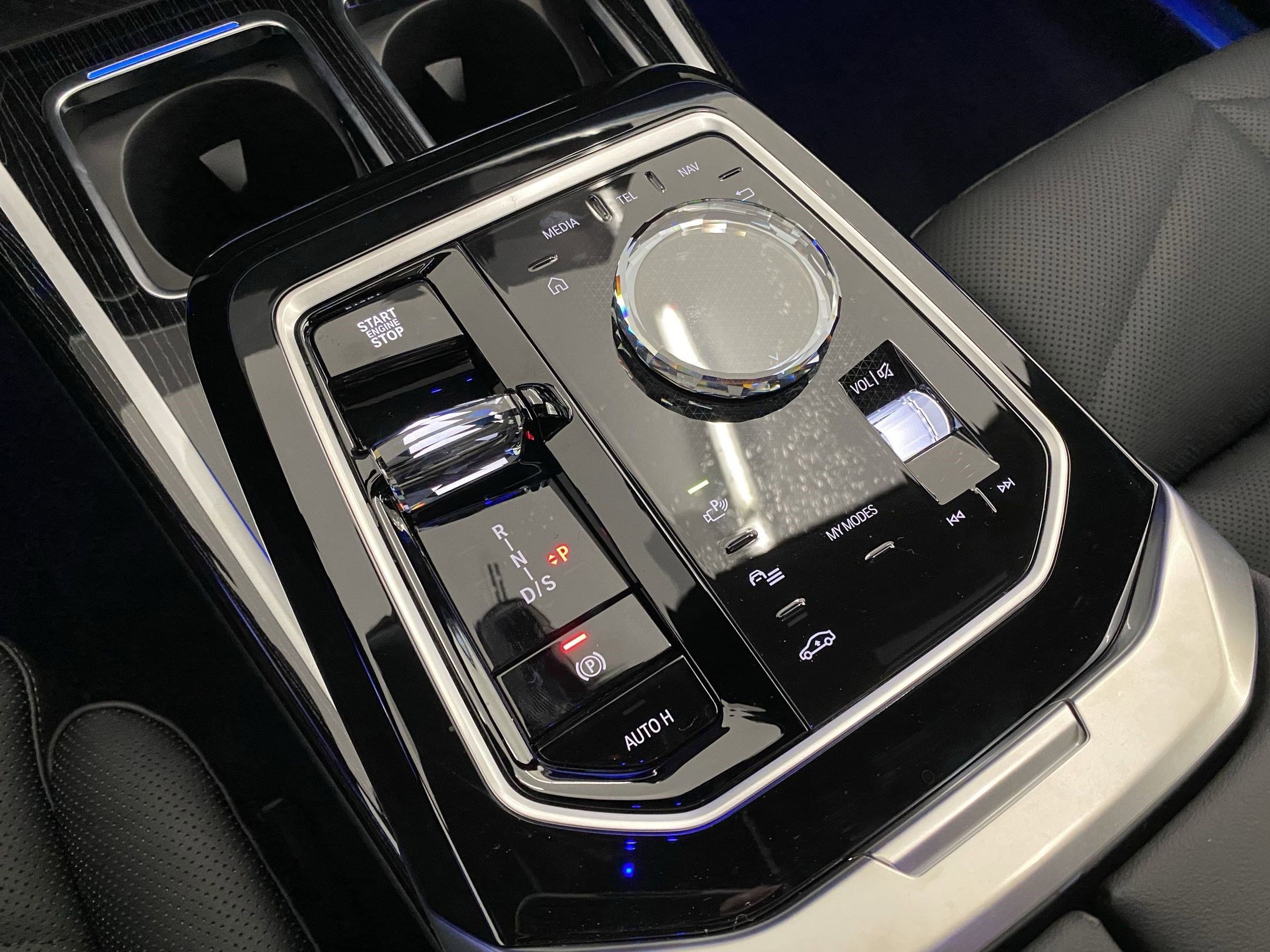 Used 2025 BMW 740i xDrive image 28