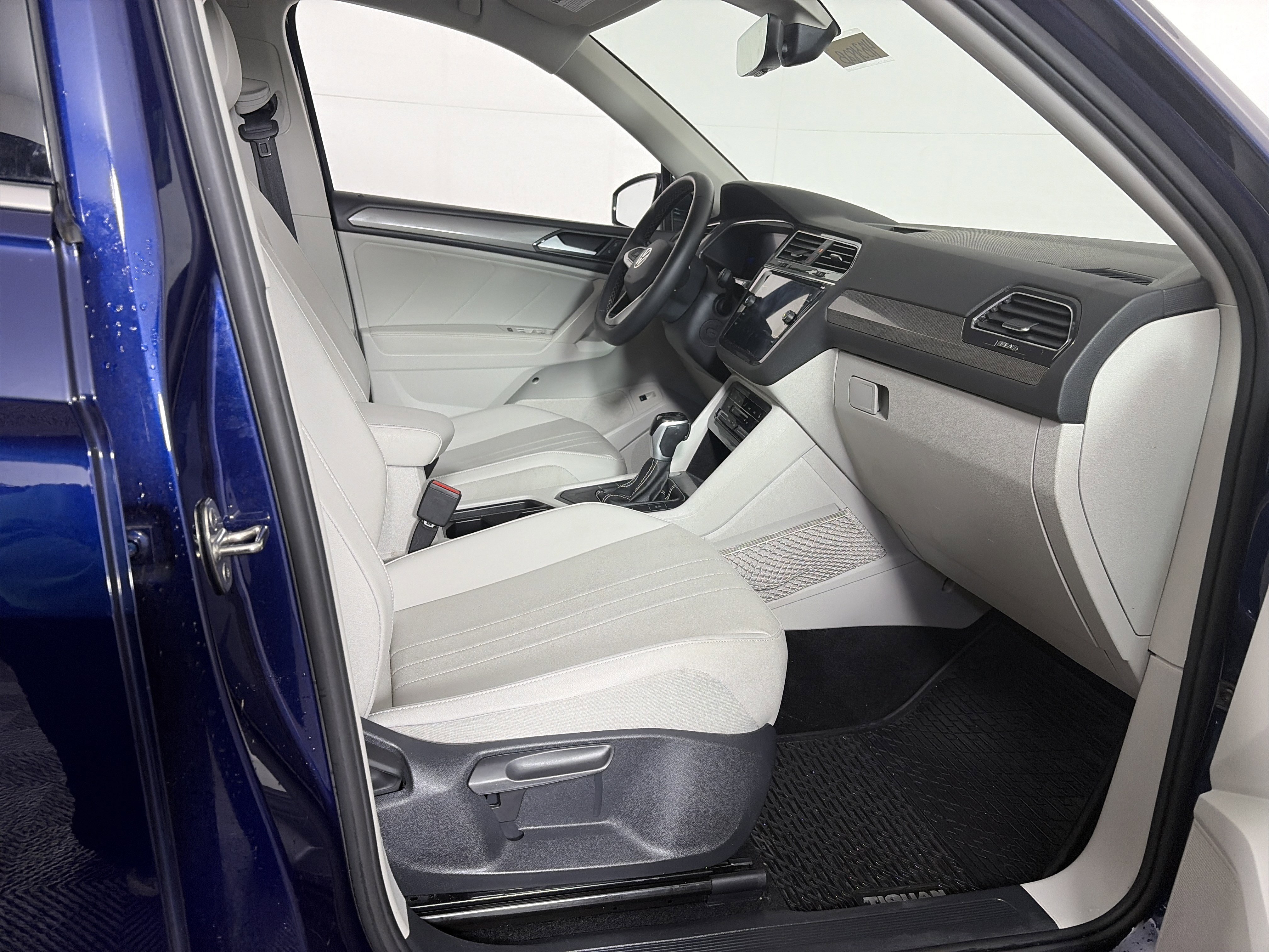 Used 2022 Volkswagen Tiguan SE image 44
