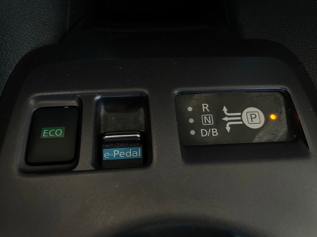 Used 2022 Nissan Leaf S image 32