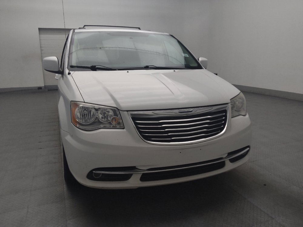 Used 2016 Chrysler Town & Country Touring FWD image 14