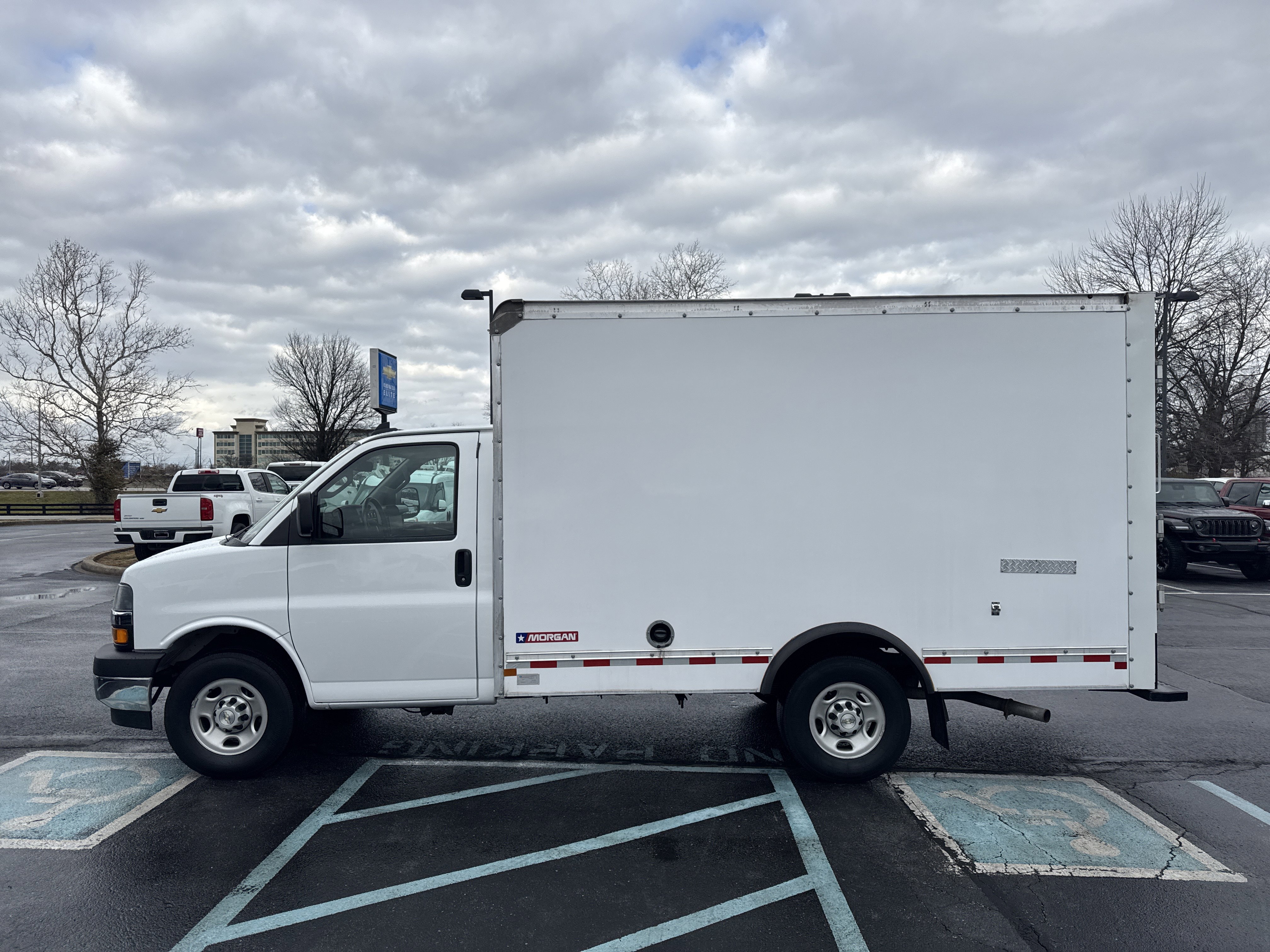 Used 2022 Chevrolet Express 3500 w/ Power Convenience Package image 9