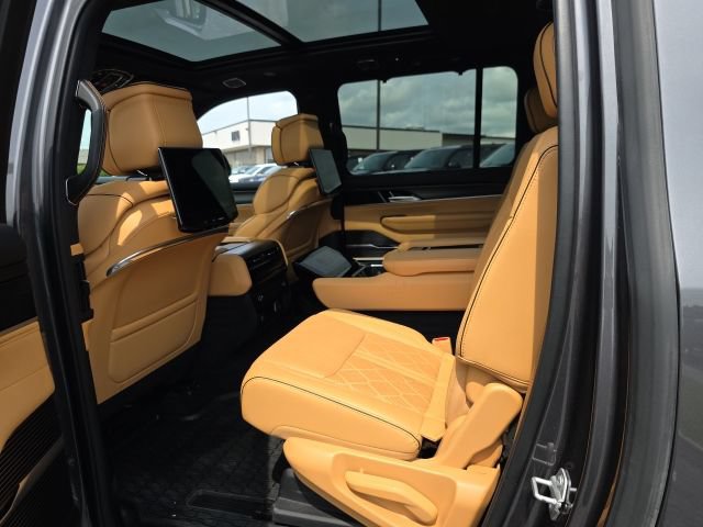 Used 2025 Jeep Grand Wagoneer L Series III w/ Rear Seat Video Group 1 AWD/4WD image 38