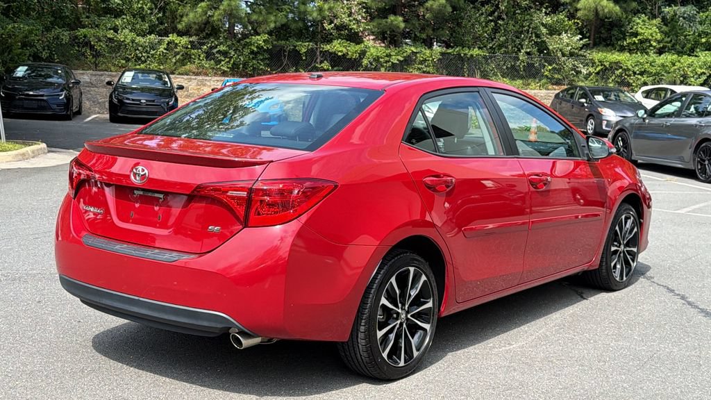 Used 2017 Toyota Corolla SE w/ SE Premium Package FWD image 4