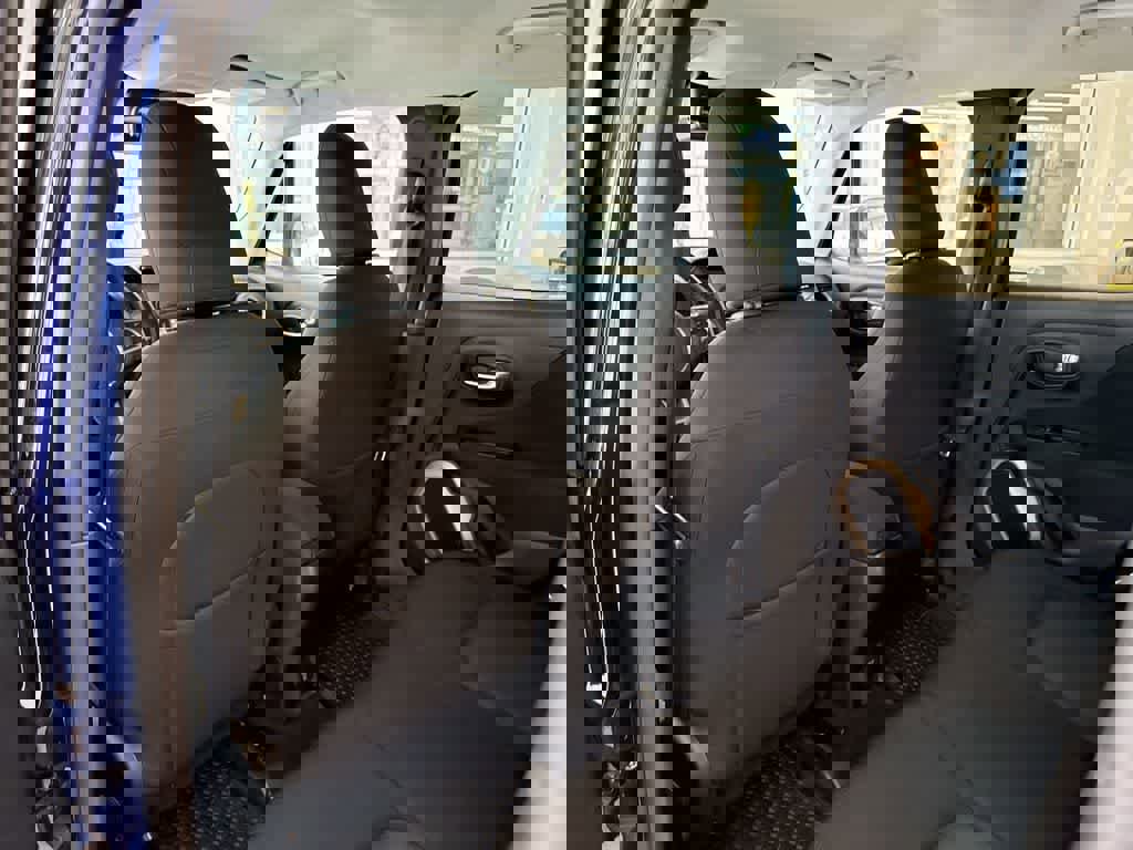 Used 2016 Jeep Renegade Latitude w/ Popular Equipment Group image 19