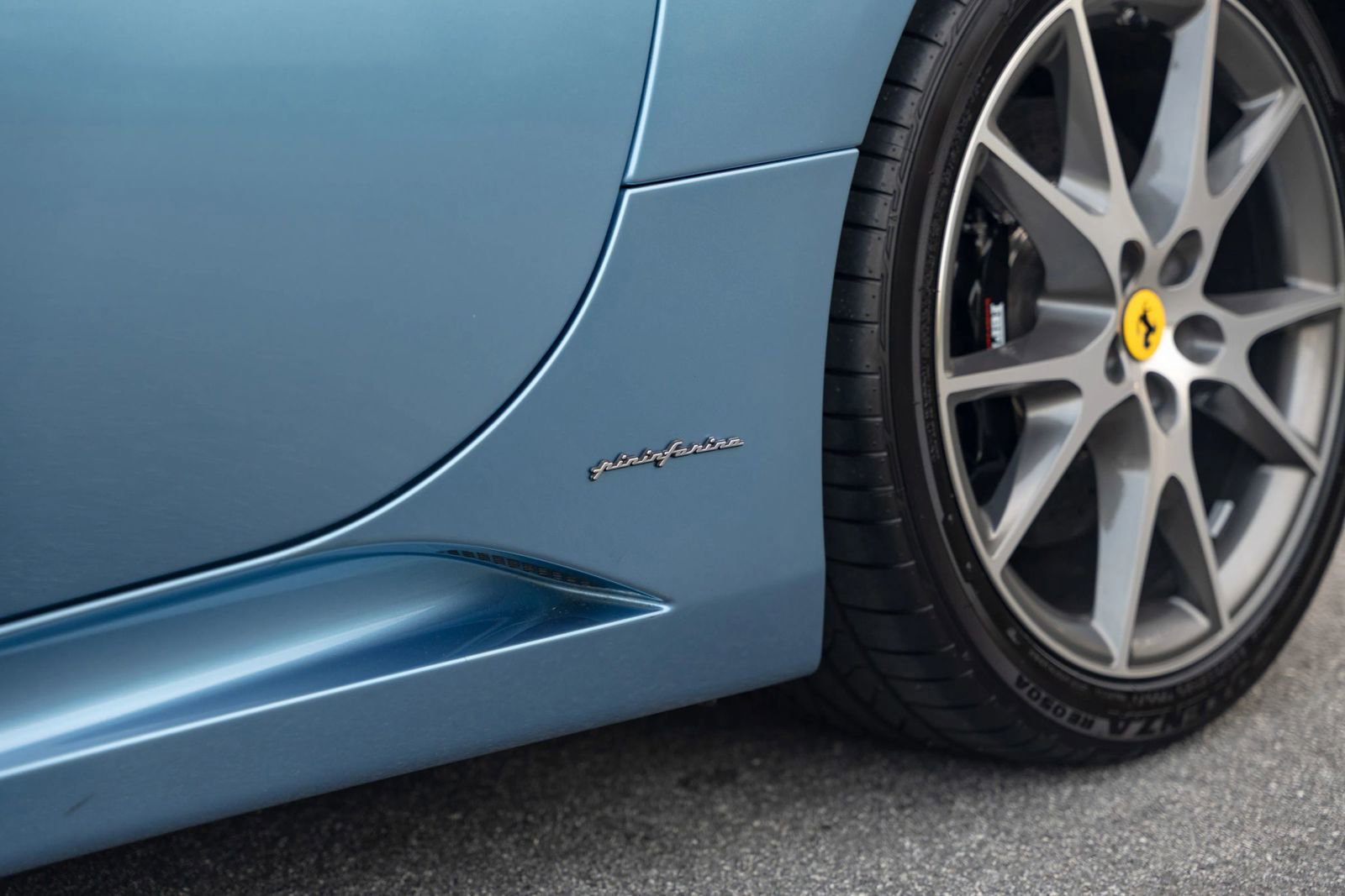 Used 2010 Ferrari California RWD image 65