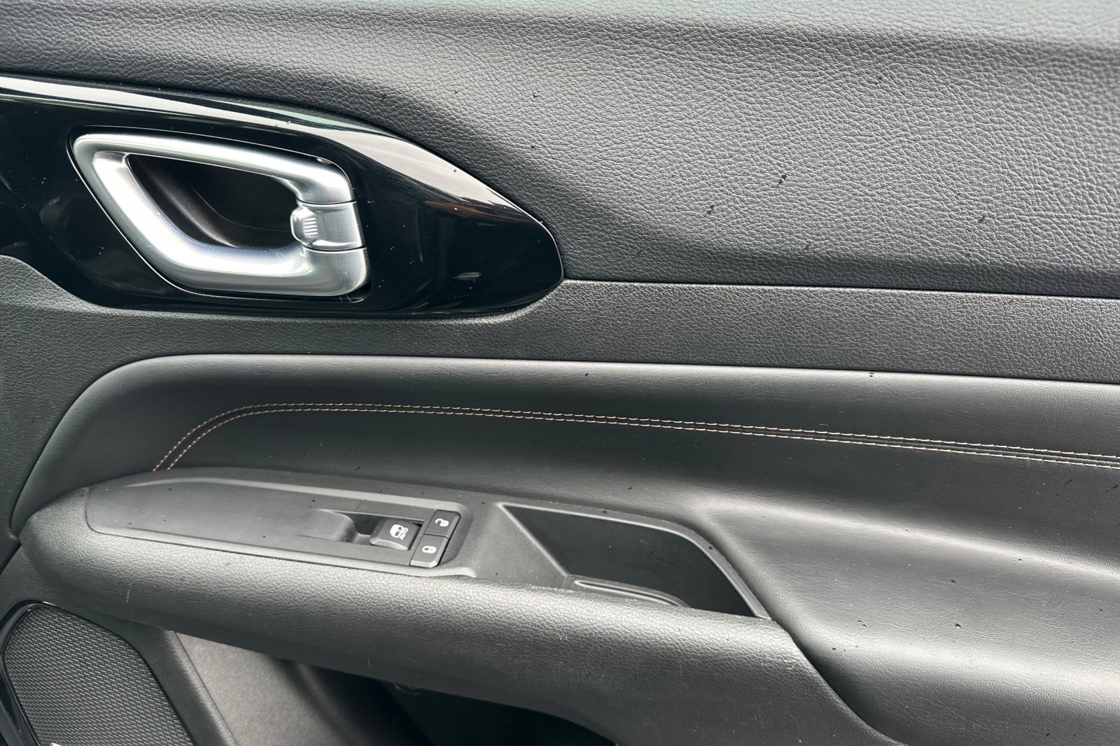 Used 2023 Jeep Compass Limited w/ Elite Group for (Red) Edition image 22