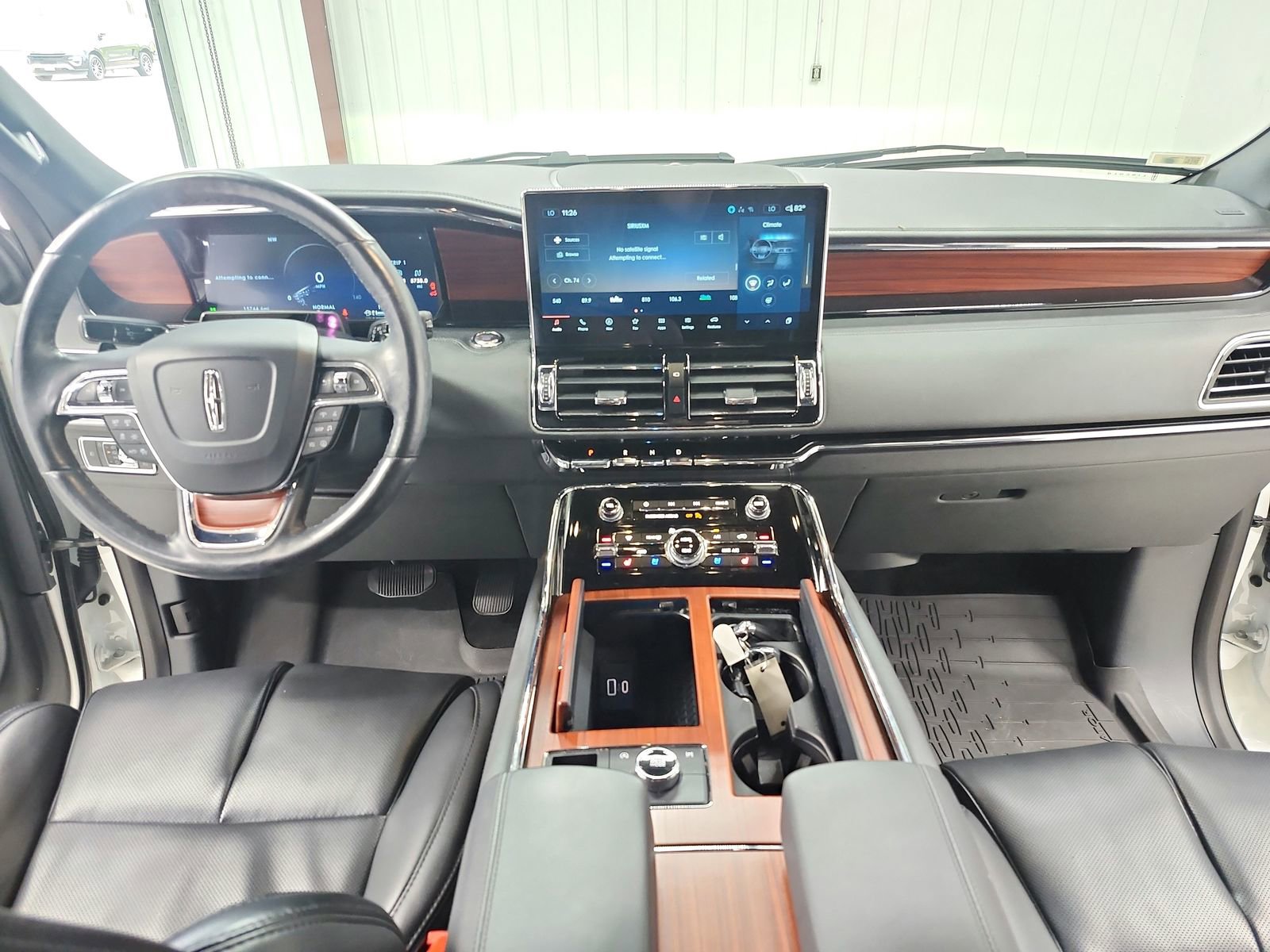 Used 2024 Lincoln Navigator Premiere AWD/4WD image 24