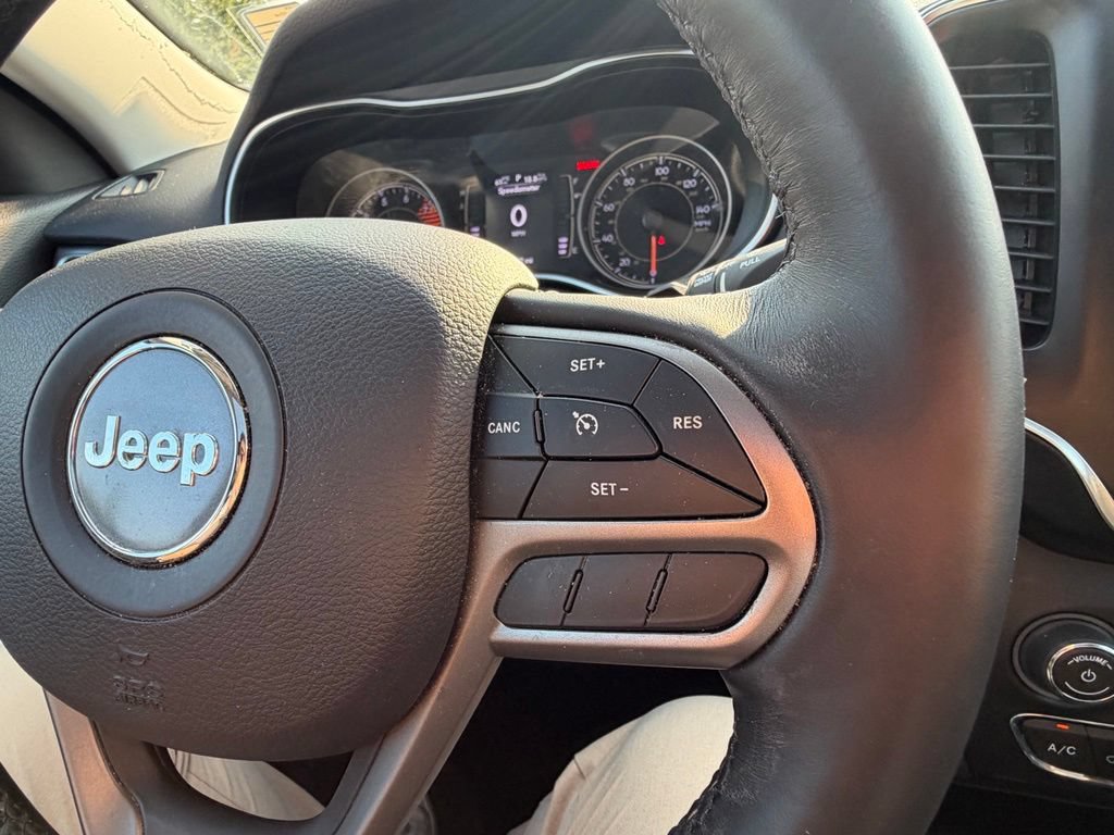 Used 2019 Jeep Cherokee Latitude Plus AWD/4WD image 15