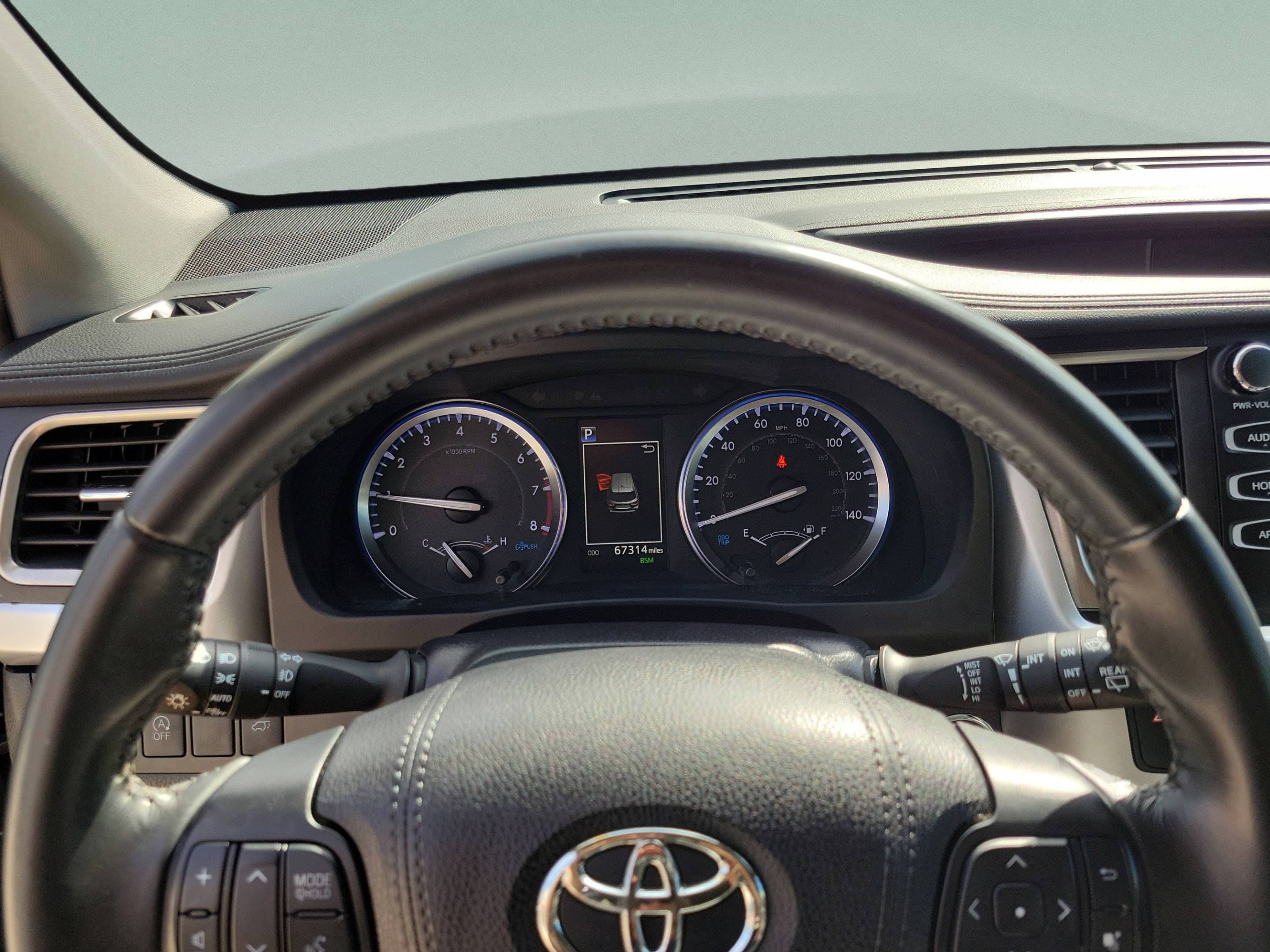 Used 2019 Toyota Highlander SE FWD image 15