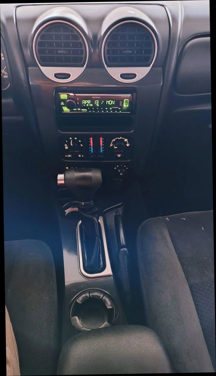 Used 2008 GMC Envoy SLE image 17