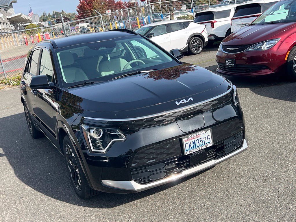Certified 2023 Kia Niro Wind w/ Wind Preserve Package FWD image 3