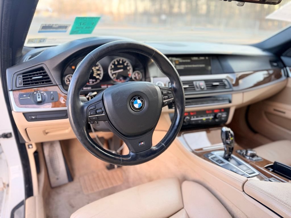 Used 2013 BMW 550i xDrive Sedan AWD/4WD image 9