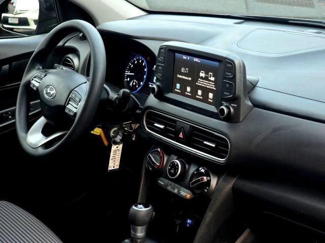 Used 2021 Hyundai Kona SE image 17