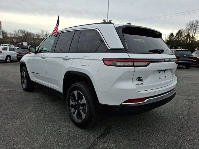 Certified 2022 Jeep Grand Cherokee Limited 4xe w/ Luxury Tech Group II AWD/4WD image 4
