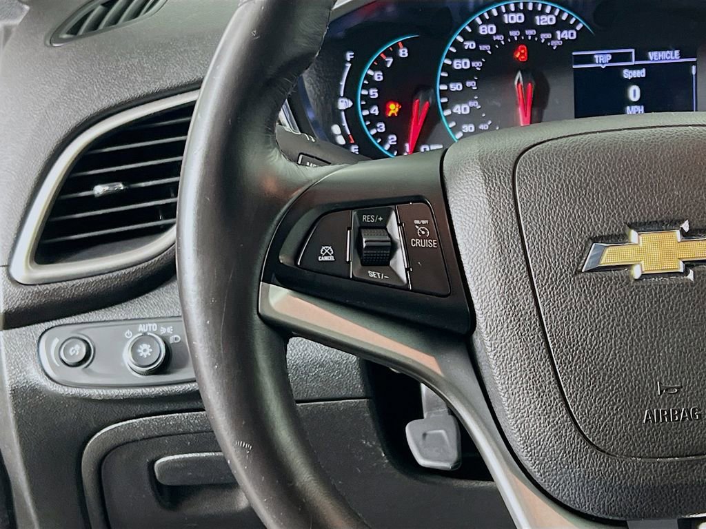 Used 2019 Chevrolet Trax LT w/ Redline Edition image 10