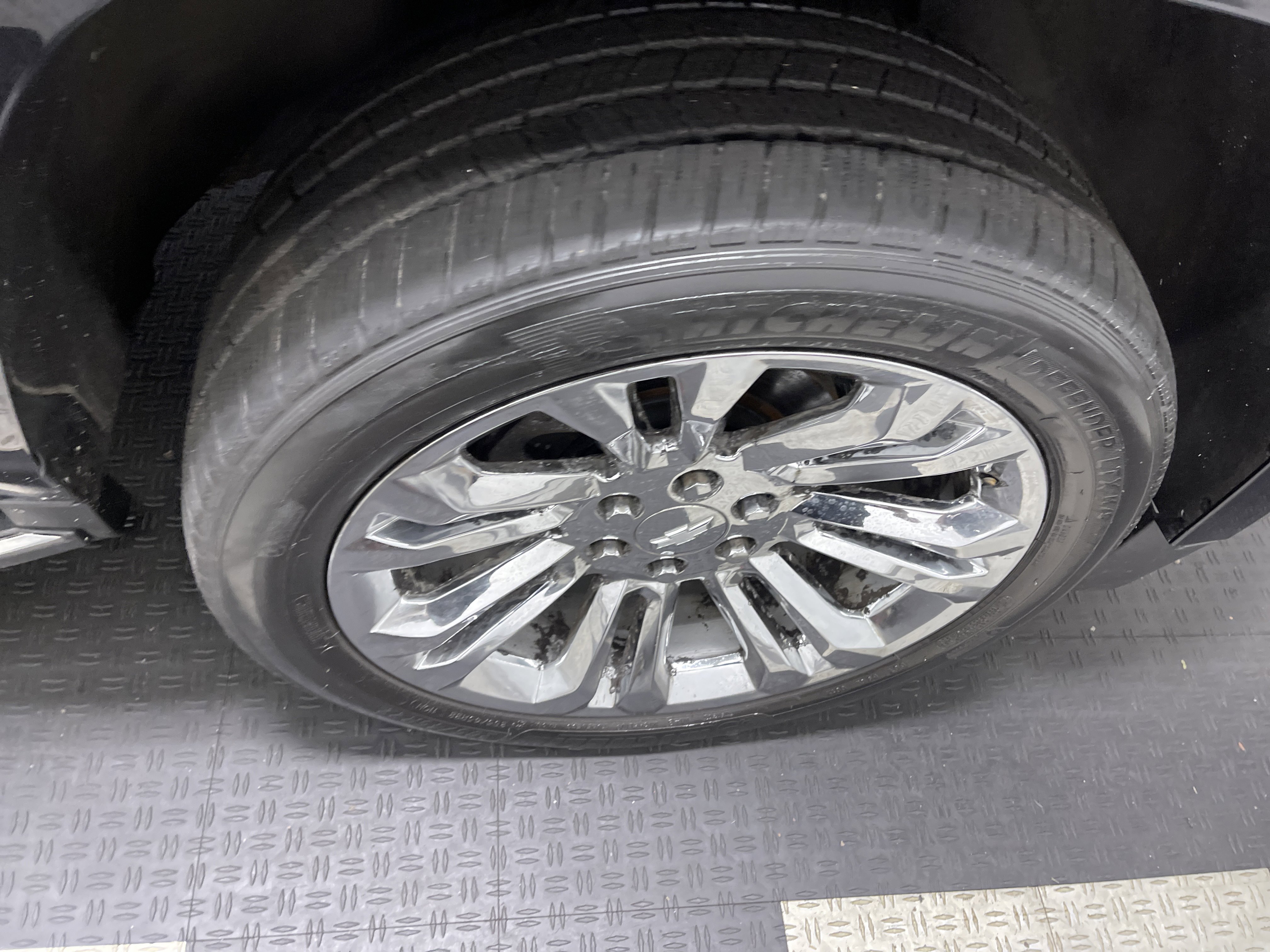 Used 2017 Chevrolet Suburban Premier image 28