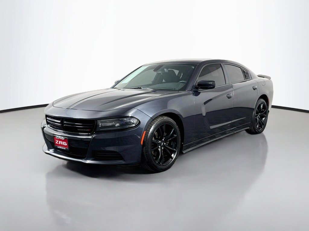 Used 2017 Dodge Charger SE w/ Blacktop Package