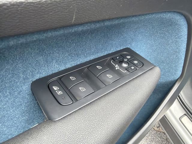 Used 2023 Volvo XC40 Recharge Plus image 25