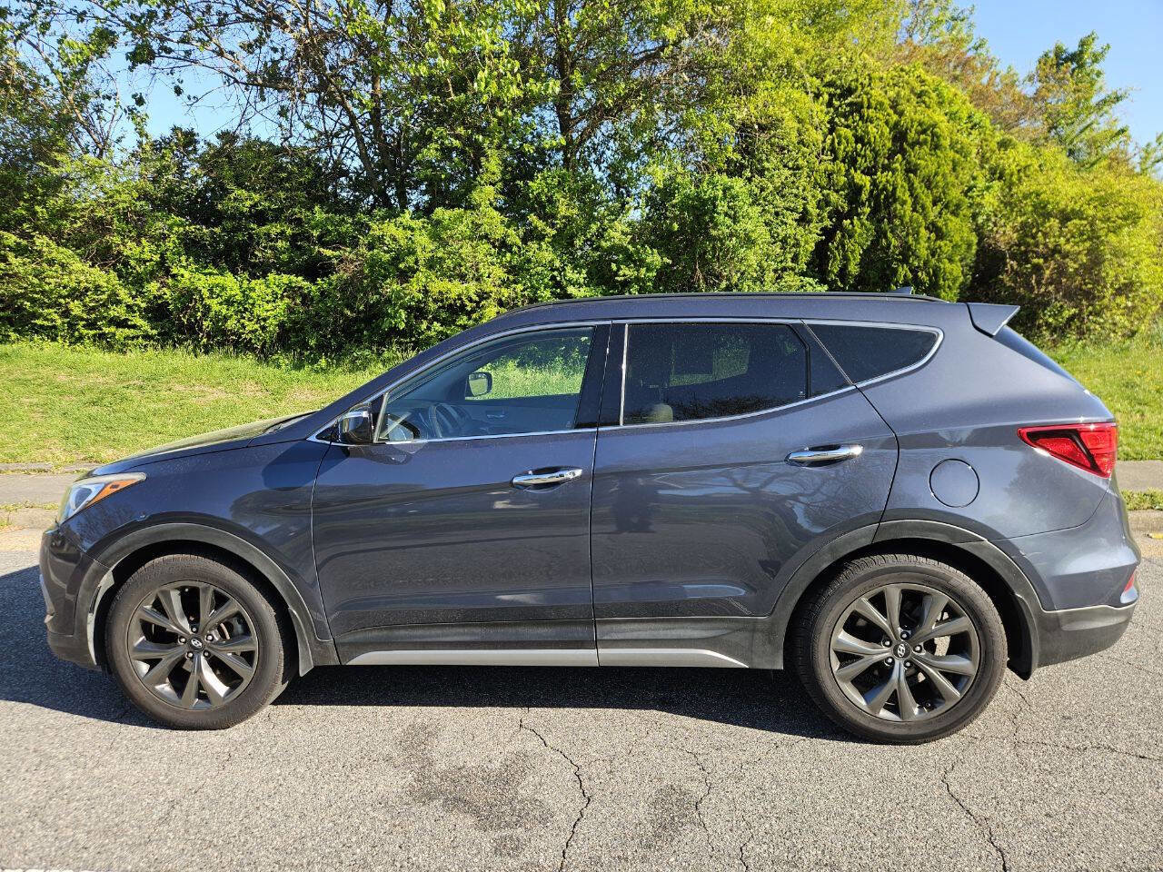 Used 2018 Hyundai Santa Fe Sport FWD image 2