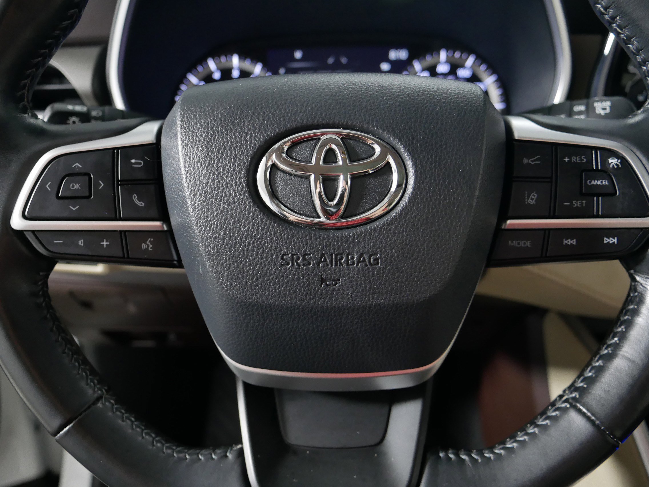 Used 2022 Toyota Highlander XLE AWD/4WD image 25