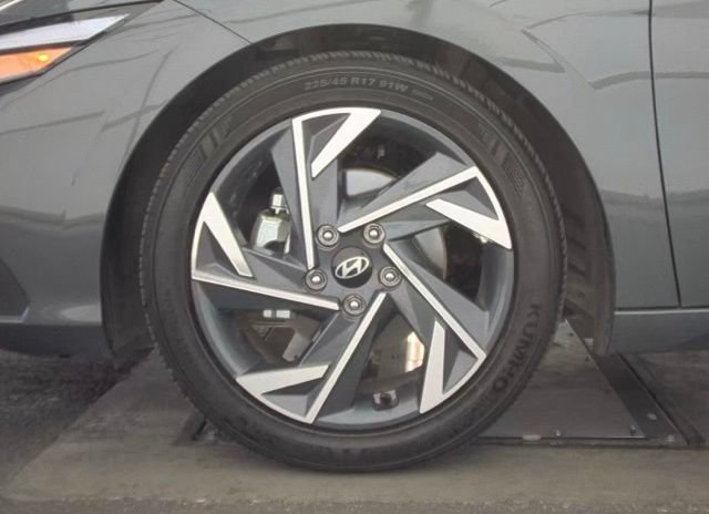 Used 2025 Hyundai Elantra Sport FWD image 9
