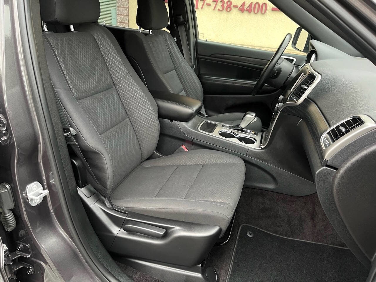 Used 2019 Jeep Grand Cherokee Laredo image 10