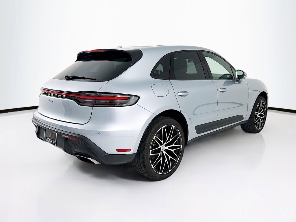 Certified 2025 Porsche Macan AWD/4WD image 9