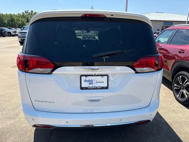 Used 2017 Chrysler Pacifica Touring-L Plus FWD image 5
