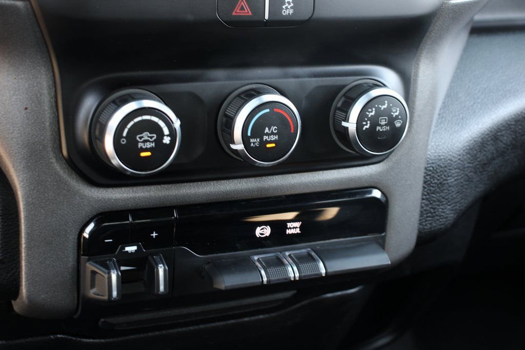 Used 2021 RAM 3500 Big Horn image 31