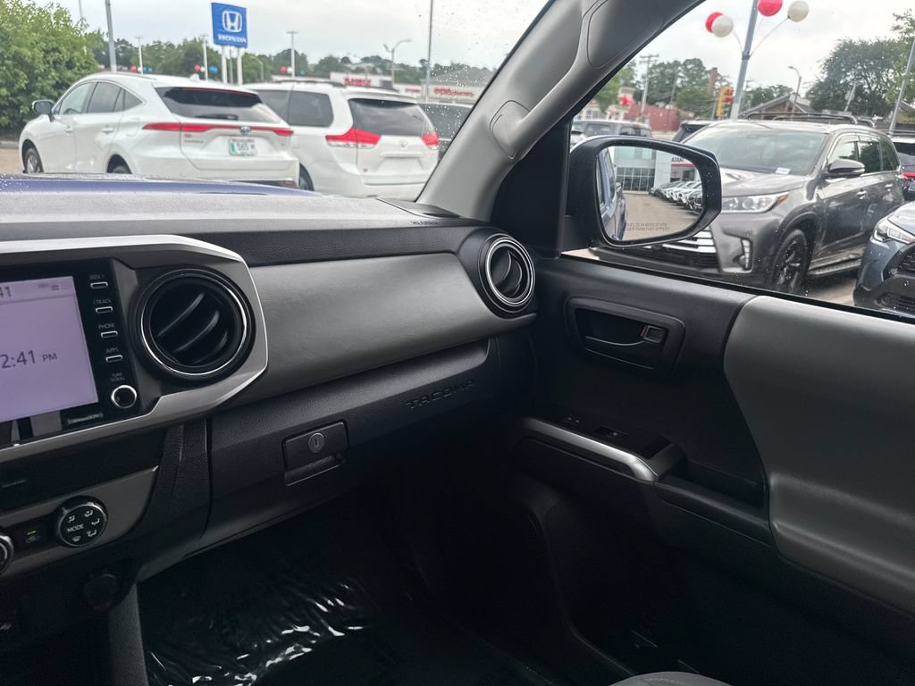 Used 2022 Toyota Tacoma SR5 AWD/4WD image 57