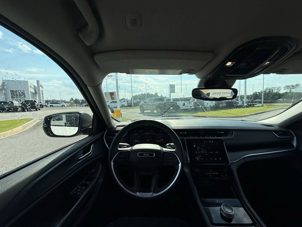 Used 2023 Jeep Grand Cherokee L Laredo RWD image 15