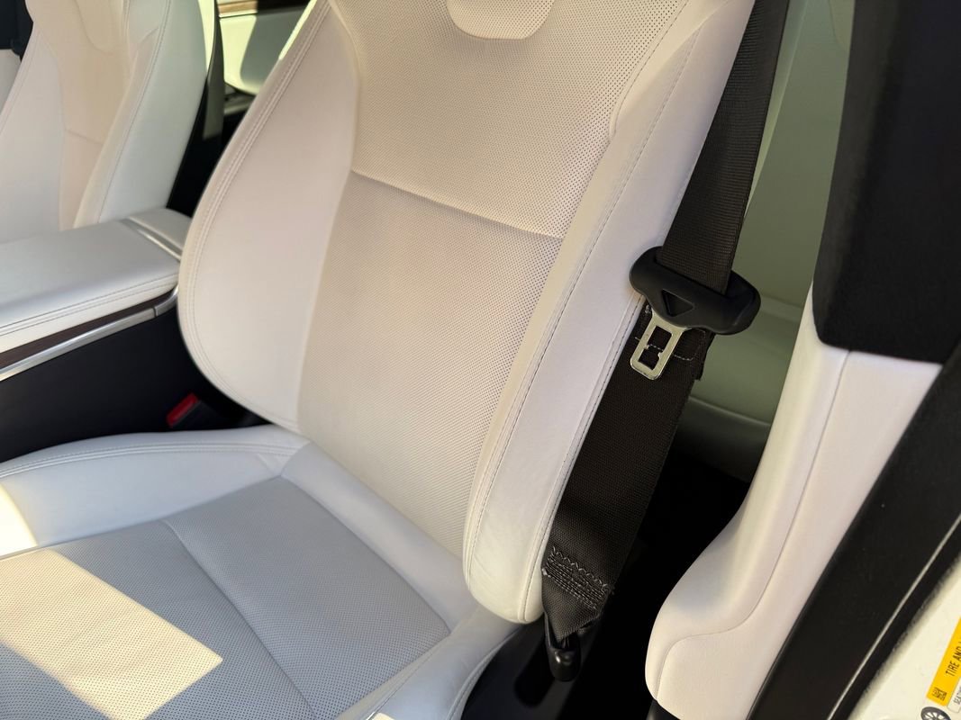 Used 2022 Tesla Model X image 25