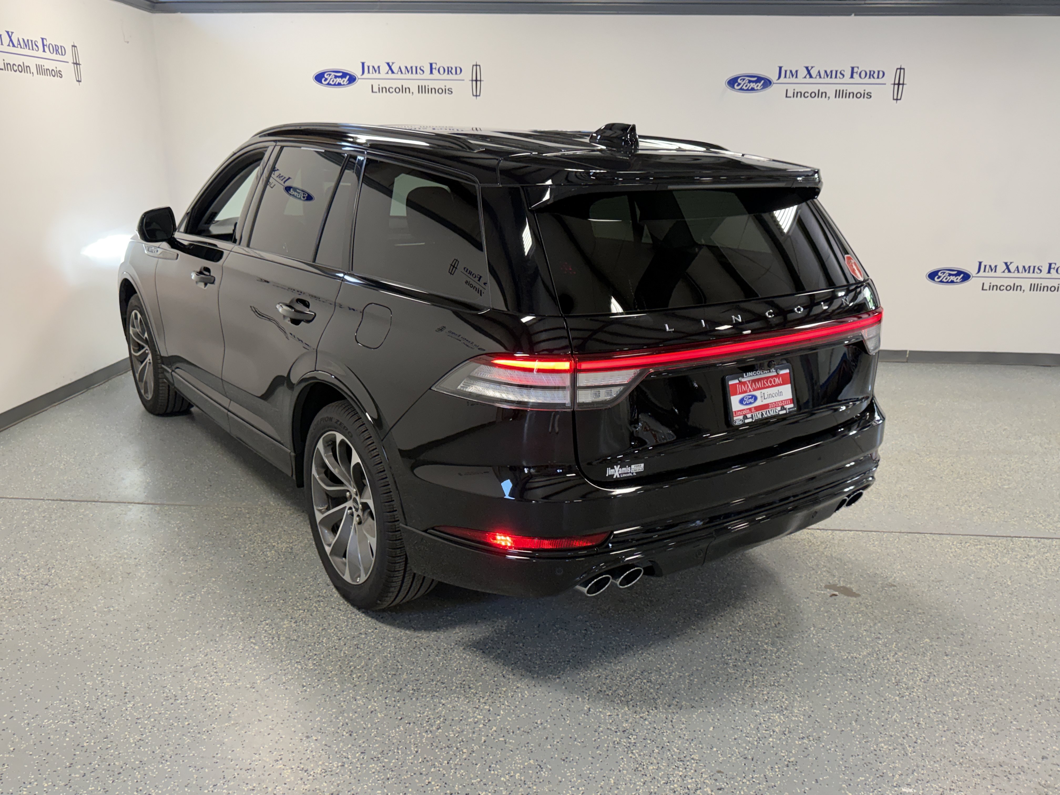 Used 2025 Lincoln Aviator AWD w/ Jet Appearance Package image 33