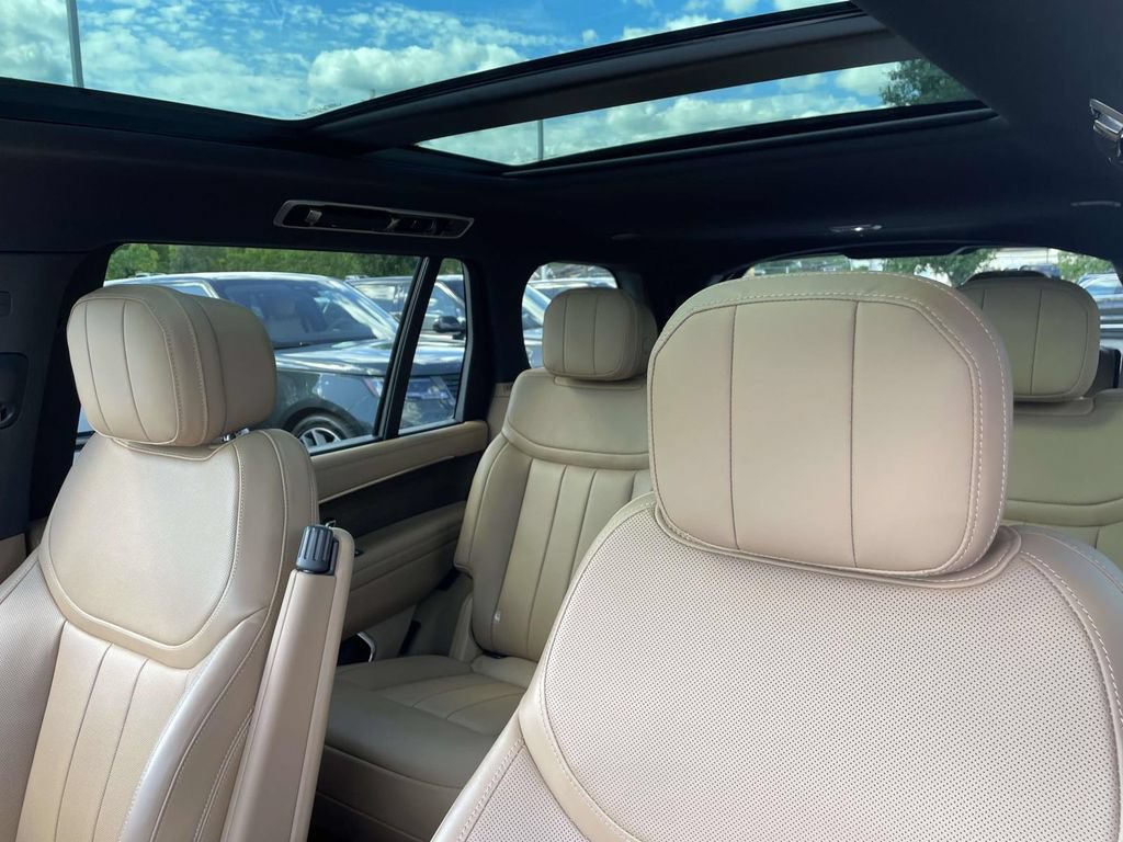 Certified 2023 Land Rover Range Rover Long Wheelbase SE AWD/4WD image 15