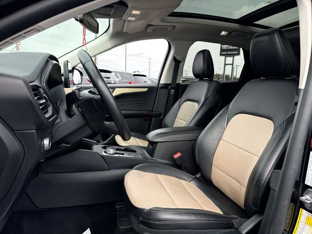 Used 2022 Ford Escape Titanium w/ Titanium Premium Package FWD image 11