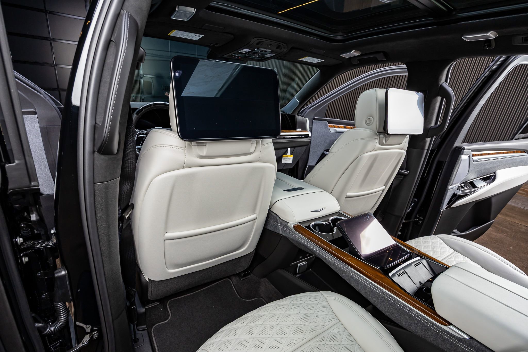 Used 2025 Cadillac Escalade Sport Platinum image 35