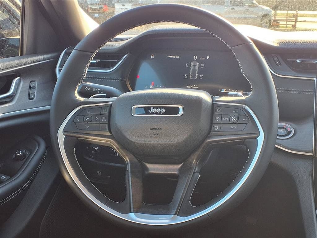 New 2025 Jeep Grand Cherokee Limited AWD/4WD image 11