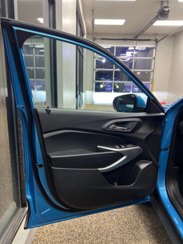 Used 2025 Chevrolet Trax LS w/ LS Convenience Package image 17