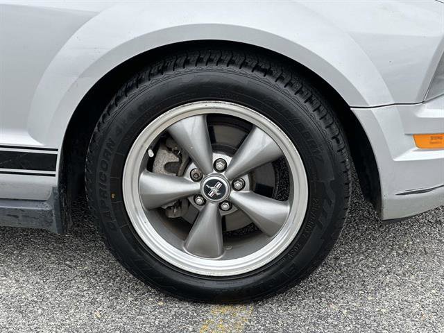 Used 2006 Ford Mustang Deluxe image 7
